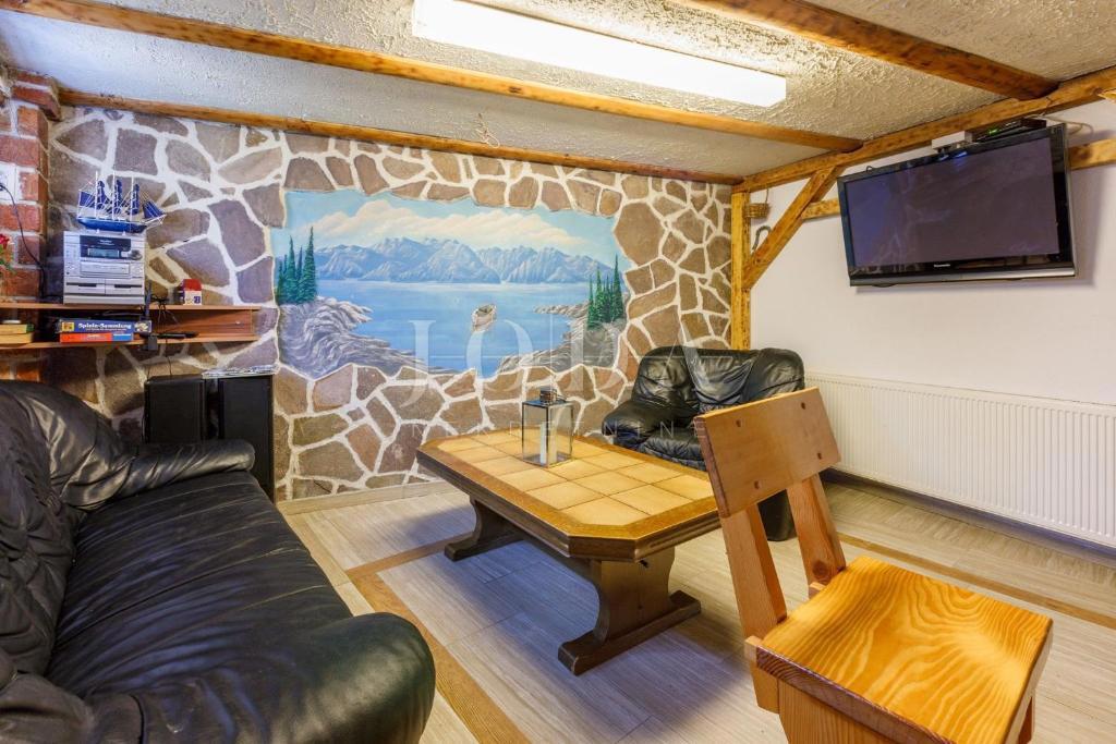 Casa con piscina e terrazza panoramica a Bribir – Ideale per affitti turistici | Quarnero