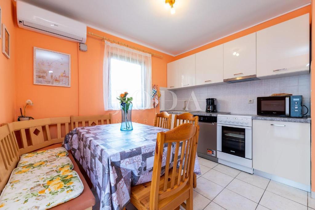 Ampio appartamento al piano terra con giardino curato