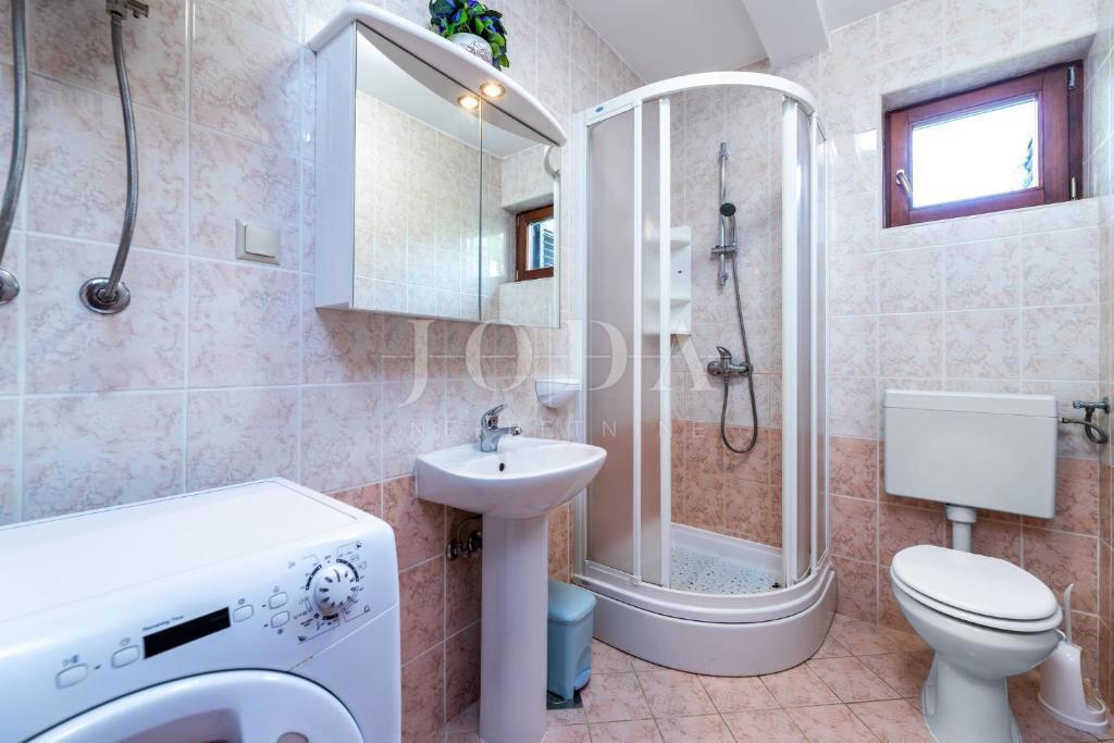 Ampio appartamento al piano terra con giardino curato