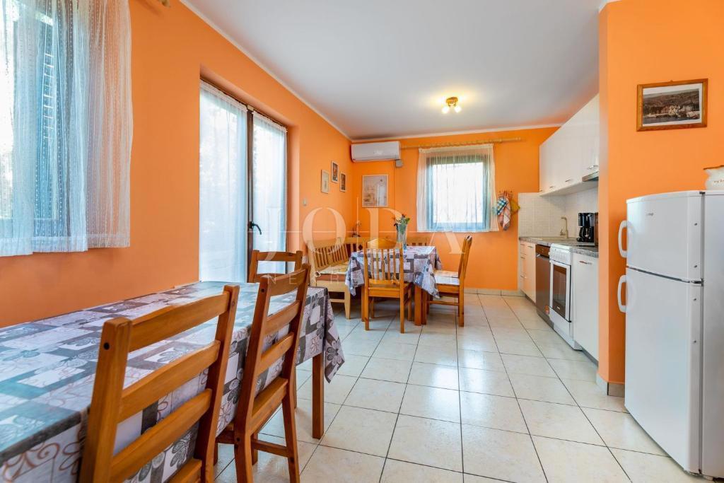 Ampio appartamento al piano terra con giardino curato