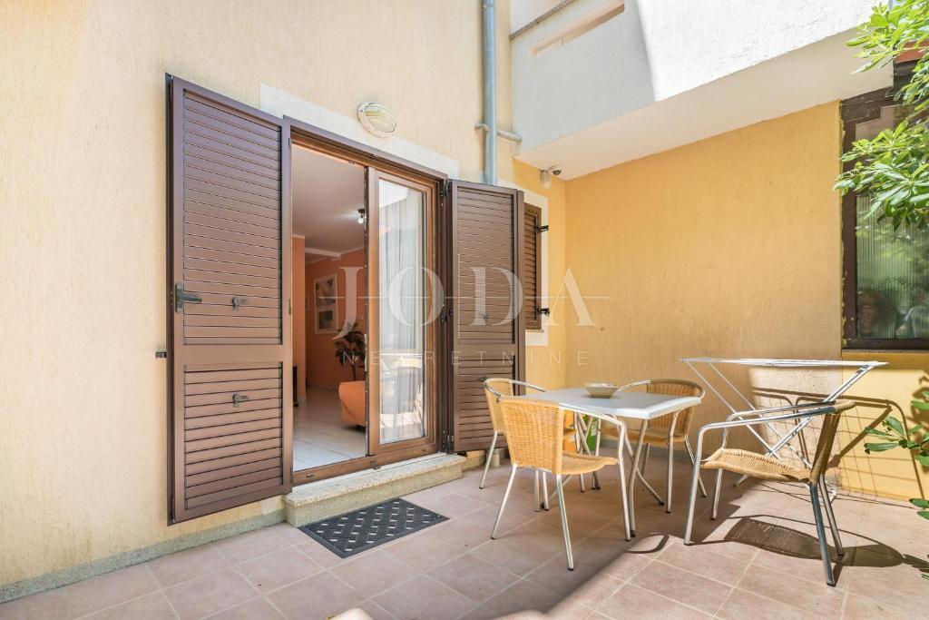 Ampio appartamento al piano terra con giardino curato