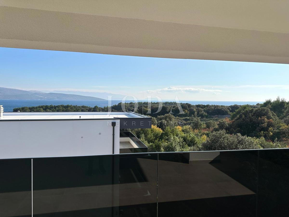 Apartment with a pool and roof terrace, new building, island of Krk