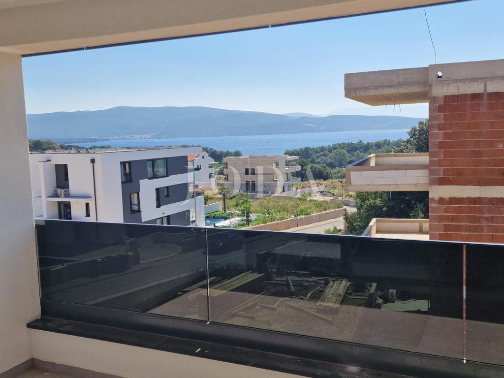 Apartment with a pool and roof terrace, new building, island of Krk