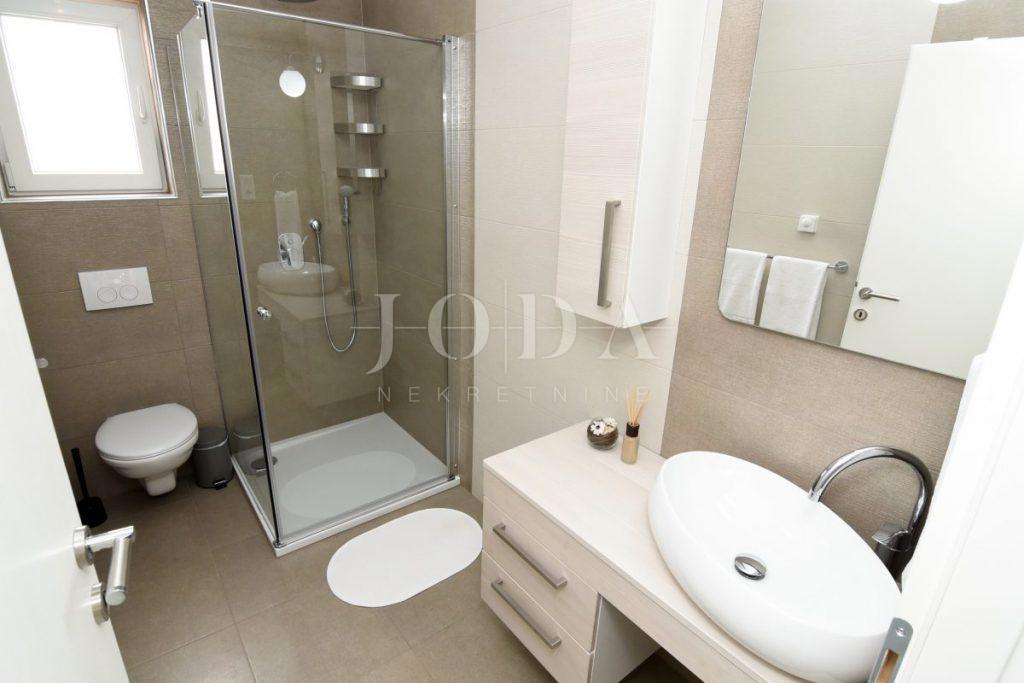 Beautifully decorated house with garden in a good location