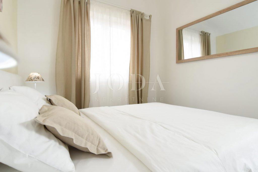 Beautifully decorated house with garden in a good location