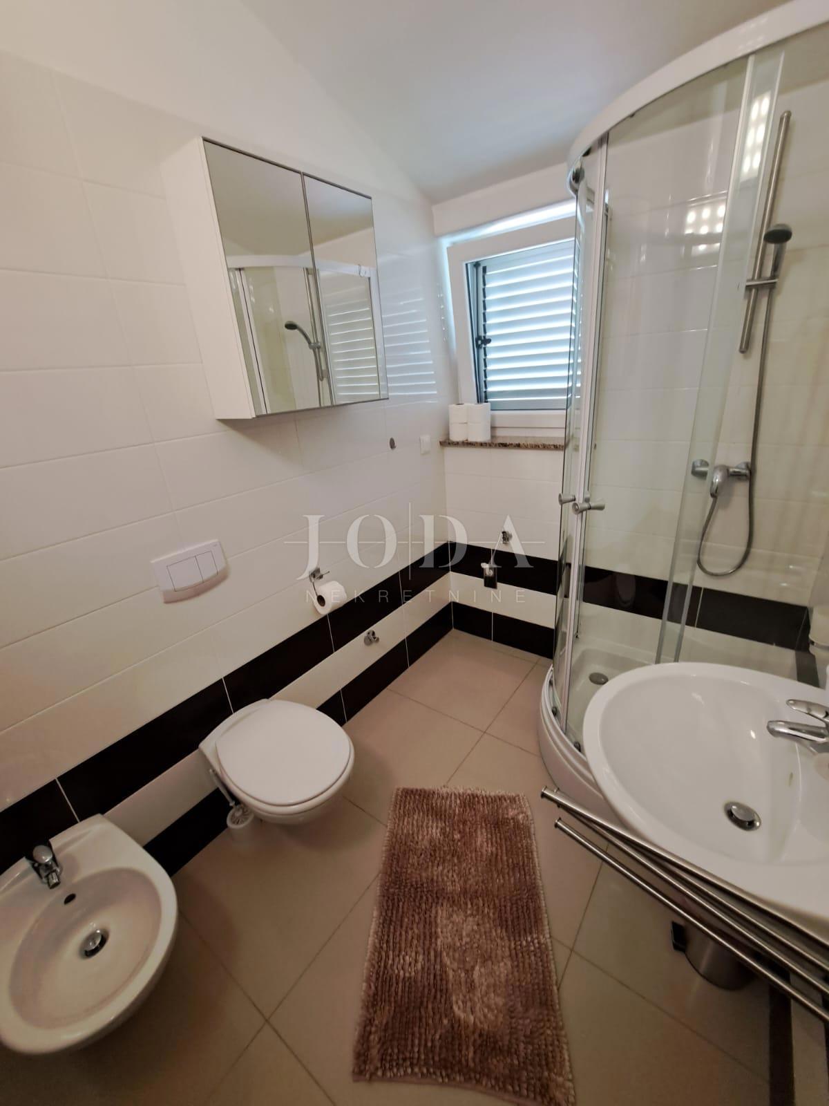 Beautiful house with two residential units and a swimming pool