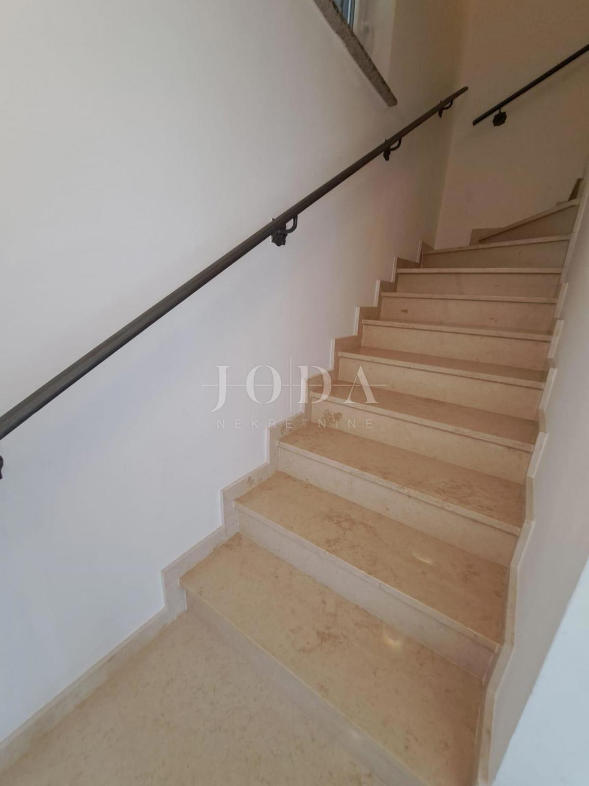 Beautiful house with two residential units and a swimming pool