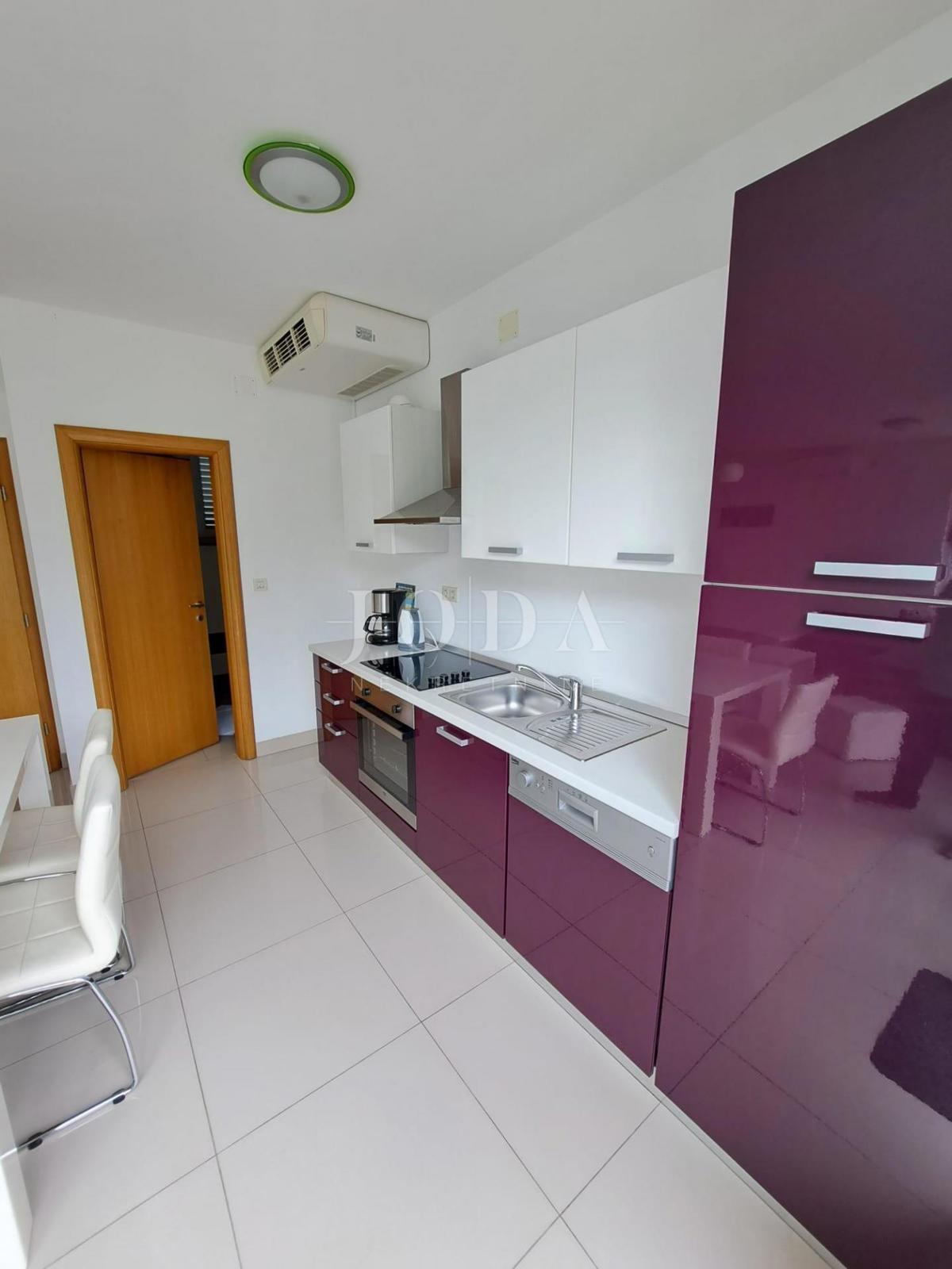 Beautiful house with two residential units and a swimming pool