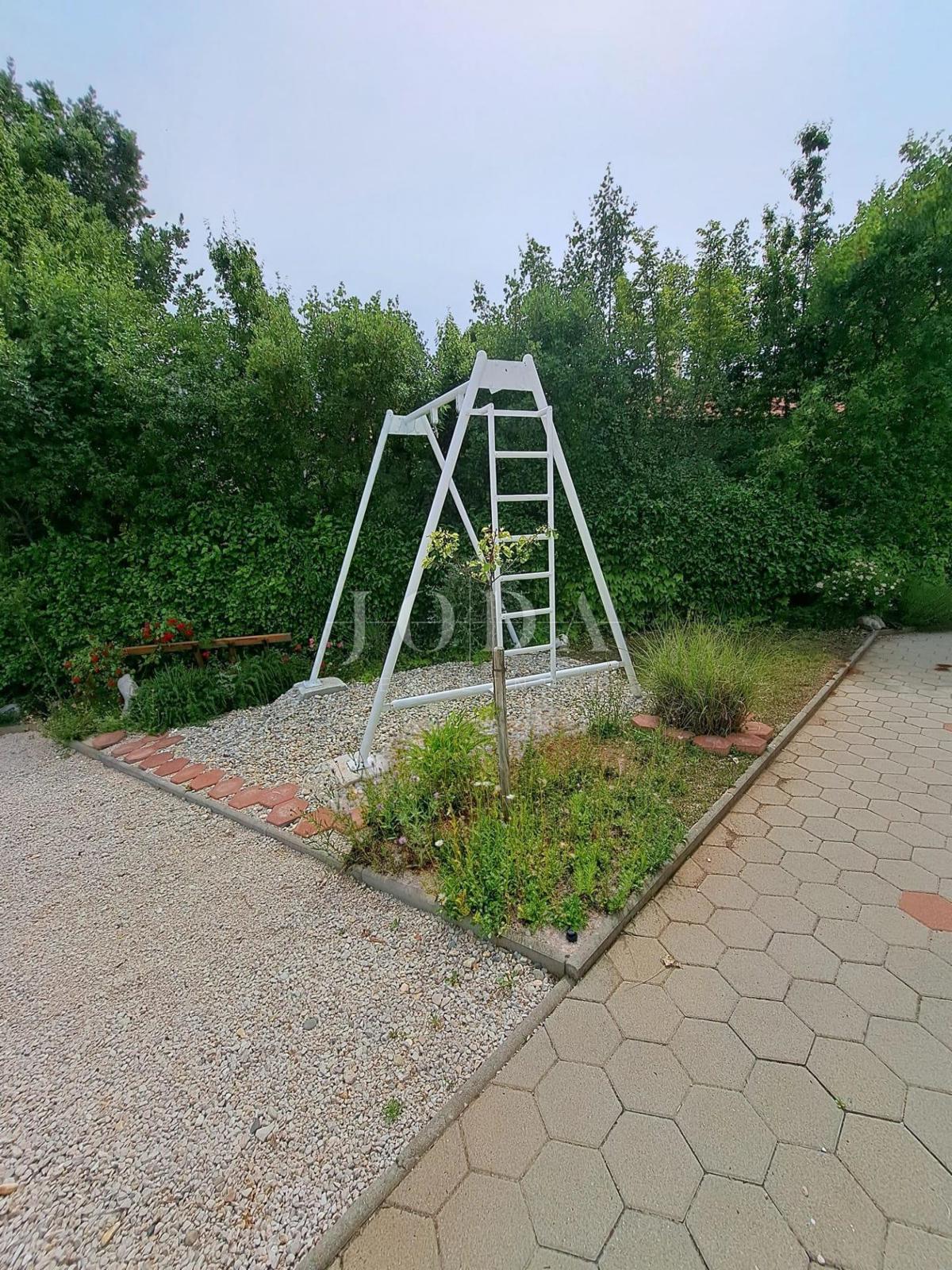 Beautiful house with two residential units and a swimming pool