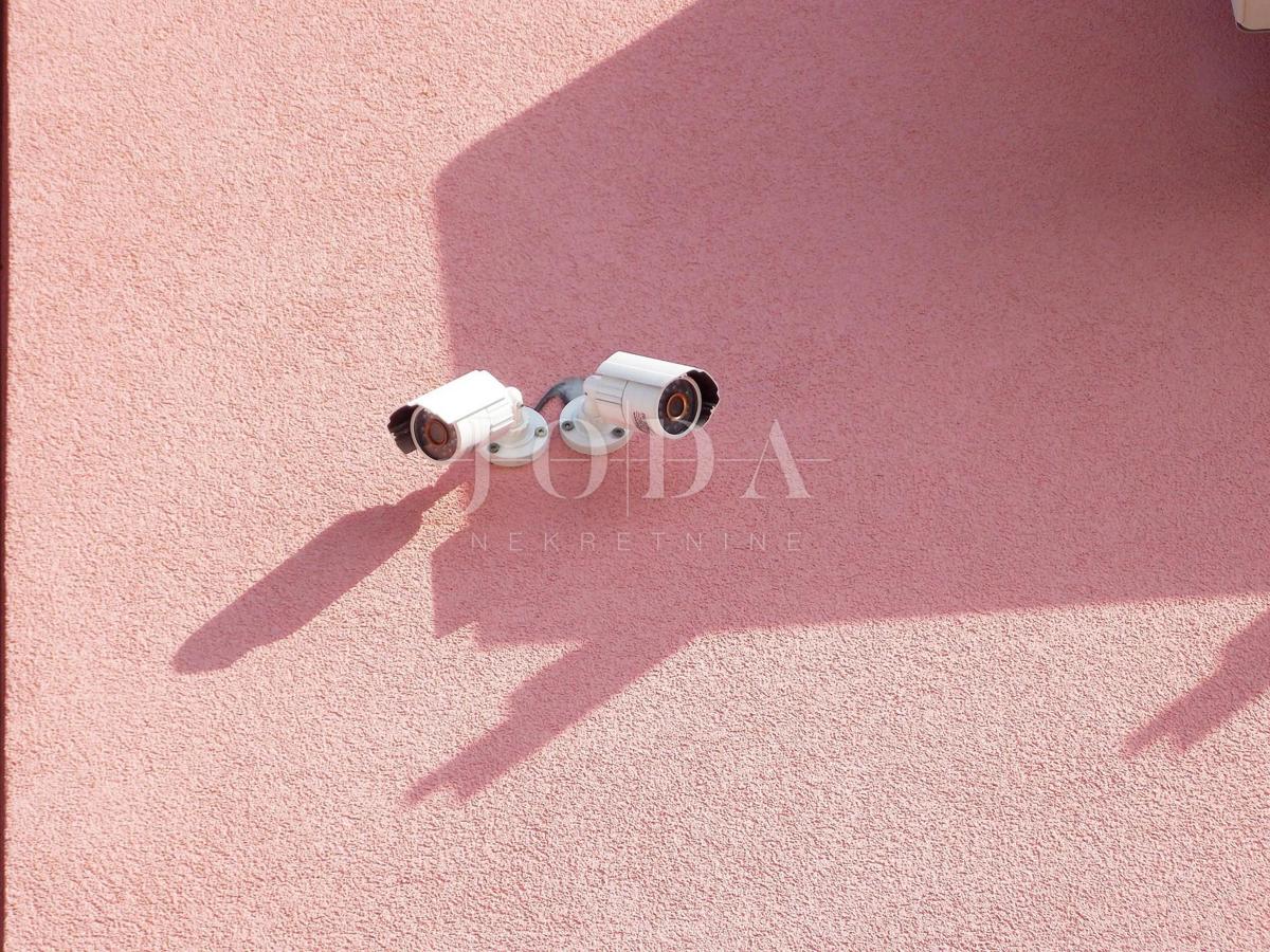 Palazzina con sei appartamenti arredati