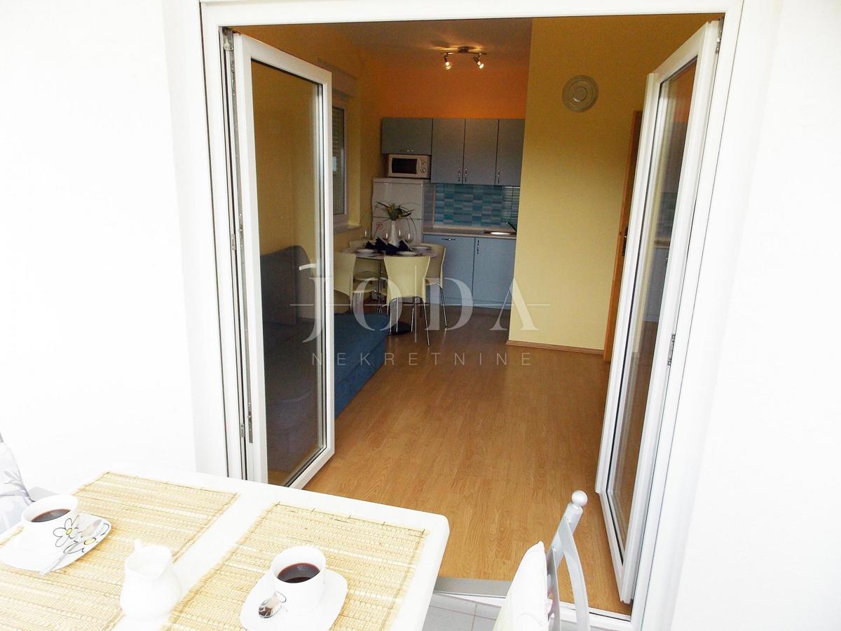 Palazzina con sei appartamenti arredati