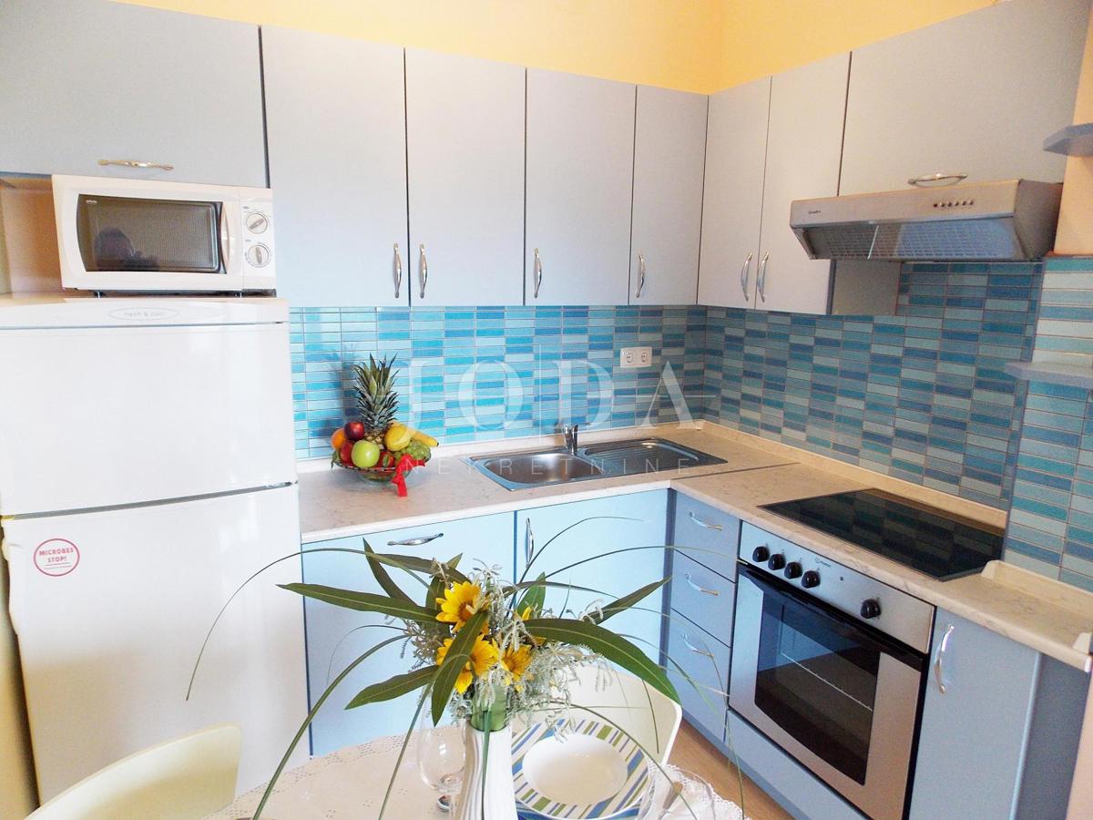 Palazzina con sei appartamenti arredati