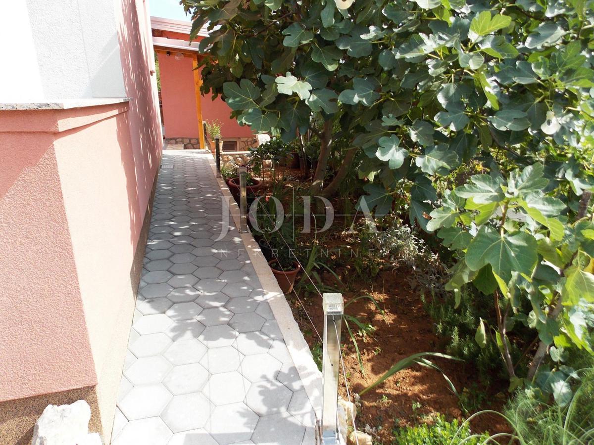 Palazzina con sei appartamenti arredati