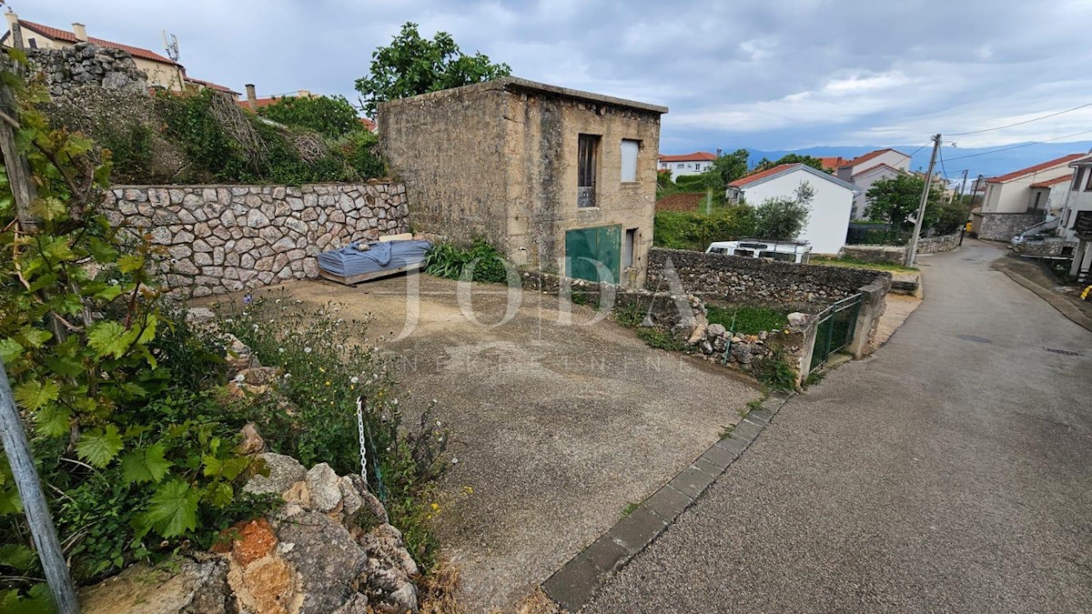 Casa di Vrbnik con tre appartamenti