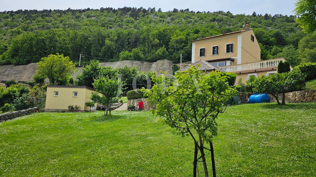 Casa con terreno di 4000m2