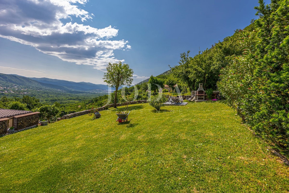 Casa con terreno di 4000m2