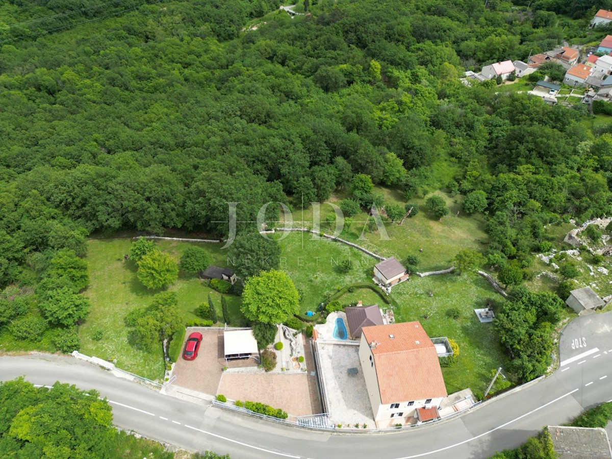 Casa con terreno di 4000m2