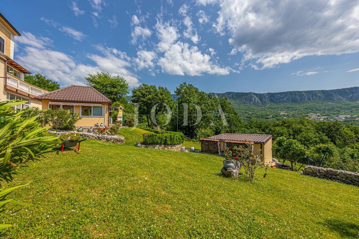 Casa con terreno di 4000m2