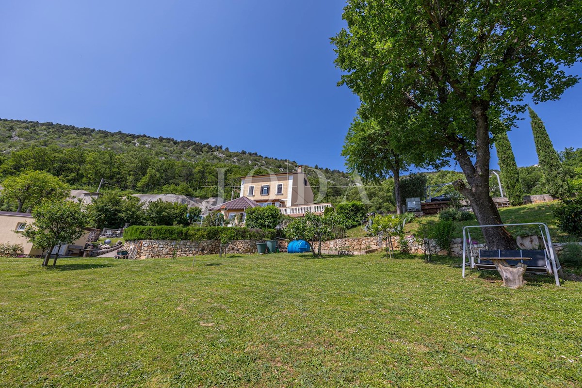 Casa con terreno di 4000m2