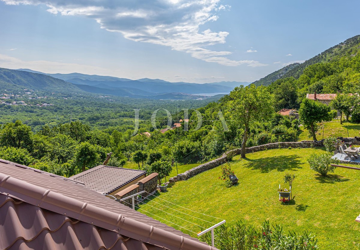 Casa con terreno di 4000m2