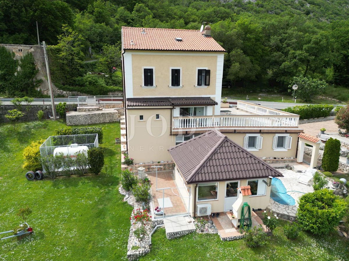 Casa con terreno di 4000m2