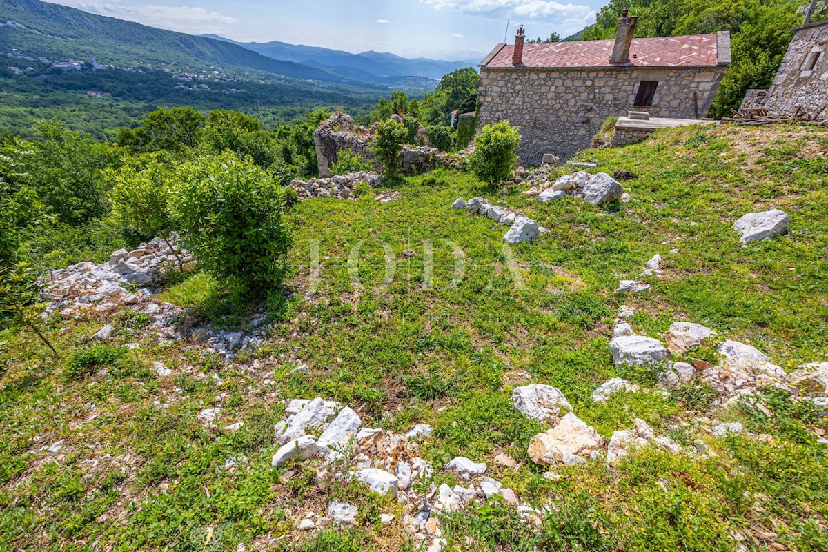 Casa con terreno di 4000m2