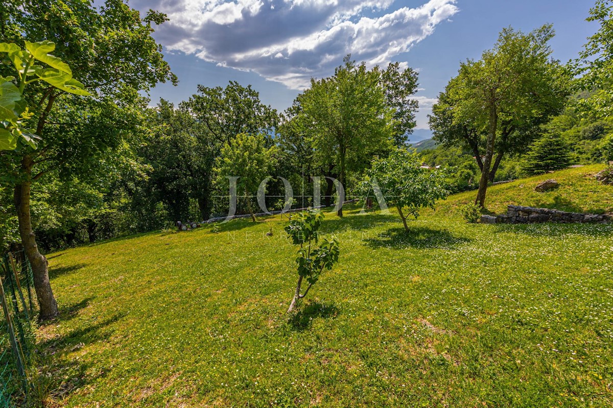 Casa con terreno di 4000m2