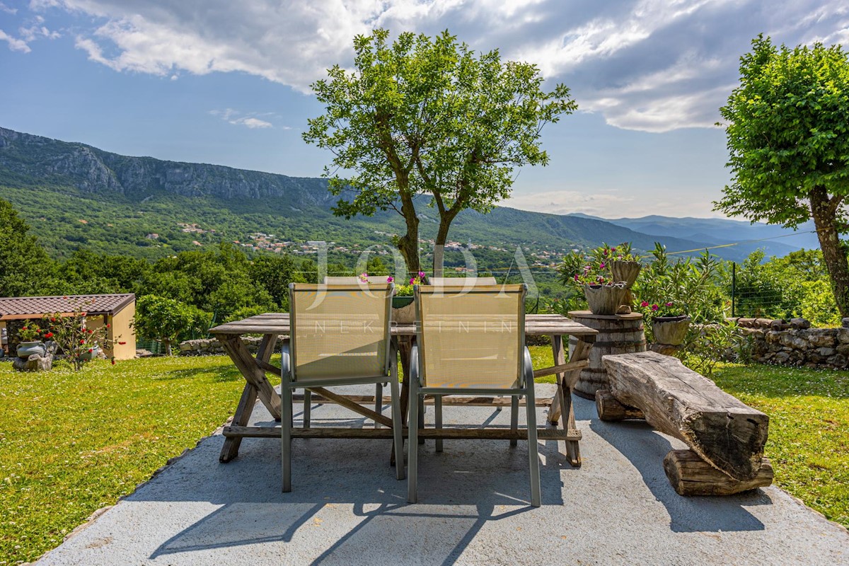 Casa con terreno di 4000m2