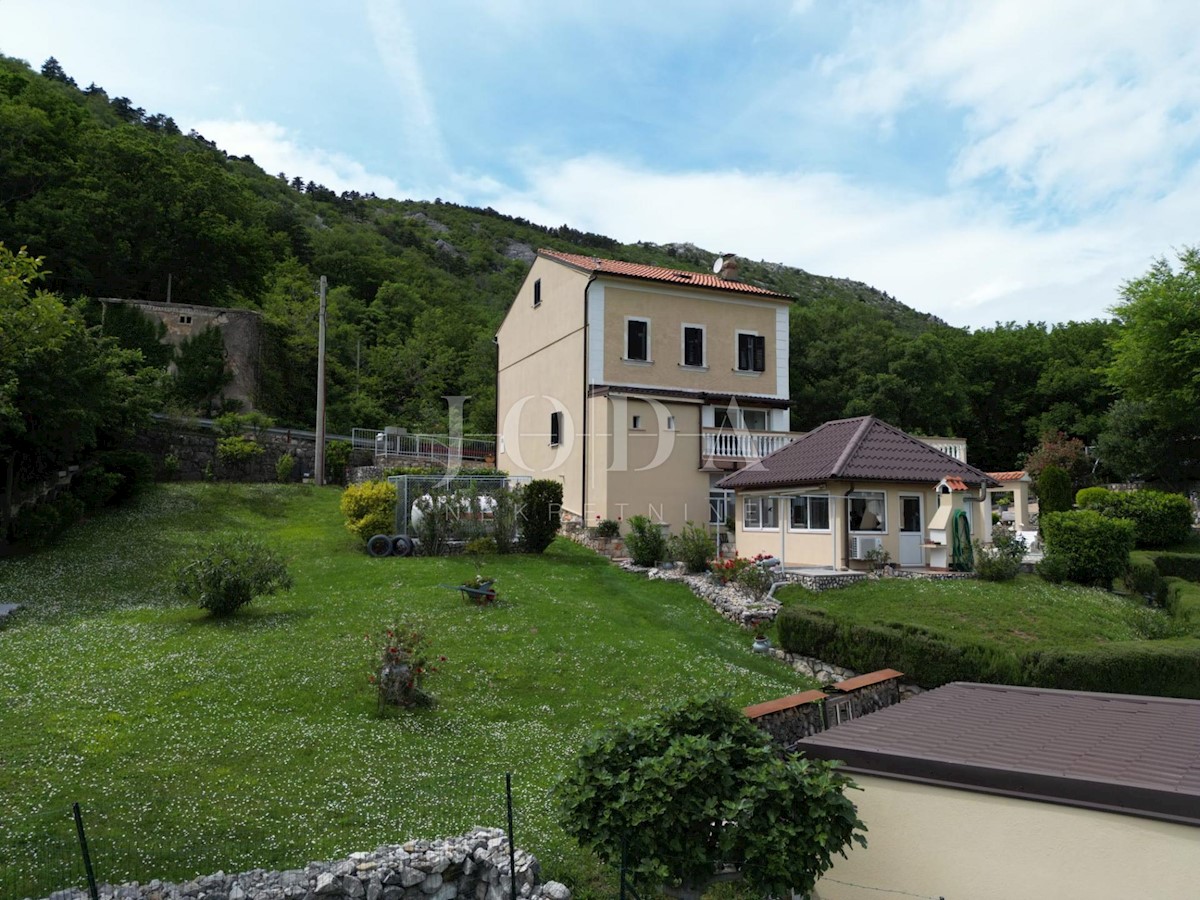 Casa con terreno di 4000m2