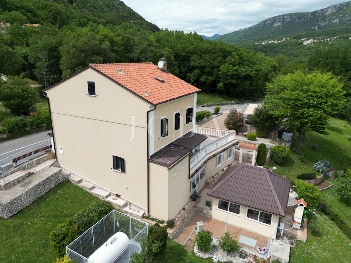 Casa con terreno di 4000m2