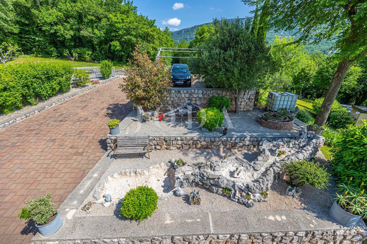 Casa con terreno di 4000m2