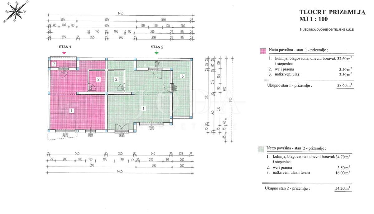 Jadranovo: case di nuova costruzione in fila