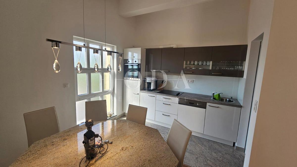 Casa Jadranovo con quattro appartamenti