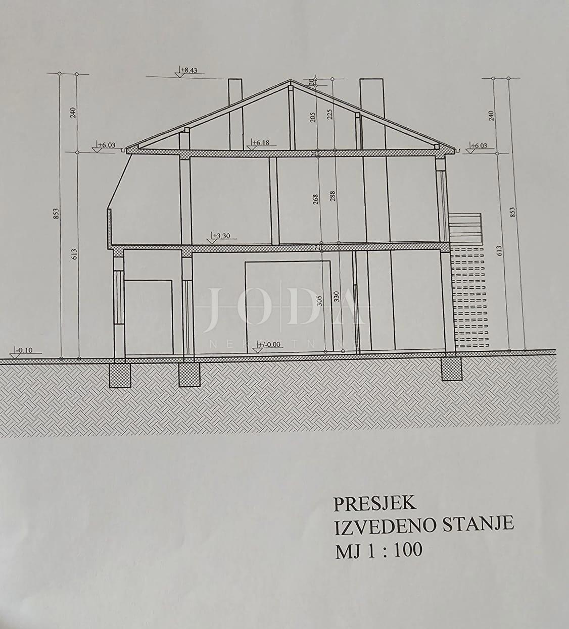 Casa Jadranovo con quattro appartamenti
