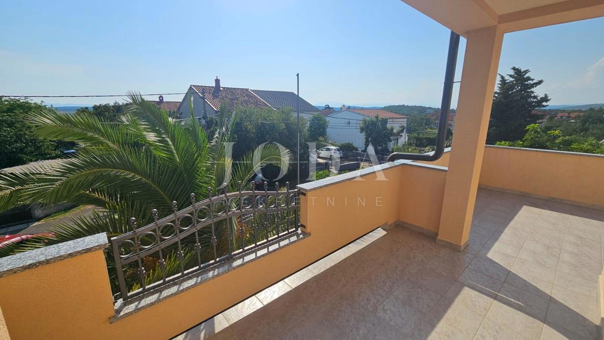 Casa Jadranovo con quattro appartamenti