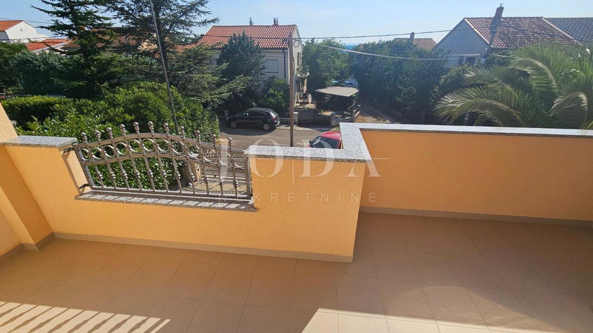 Casa Jadranovo con quattro appartamenti