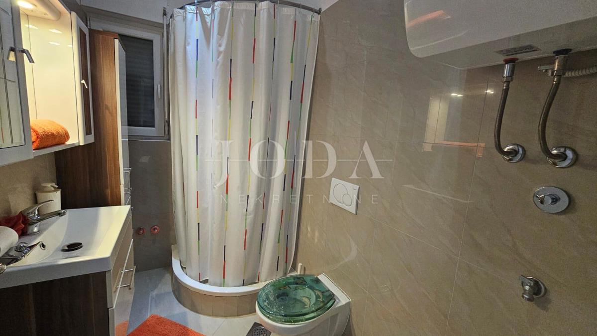 Casa Jadranovo con quattro appartamenti
