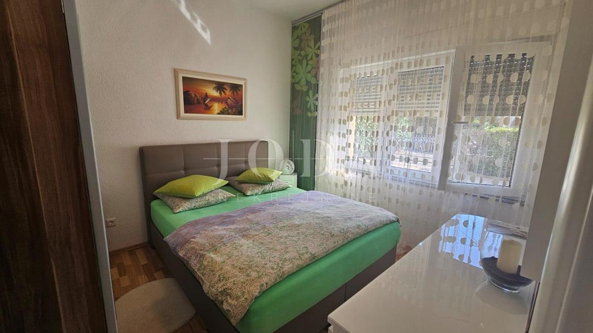 Casa Jadranovo con quattro appartamenti