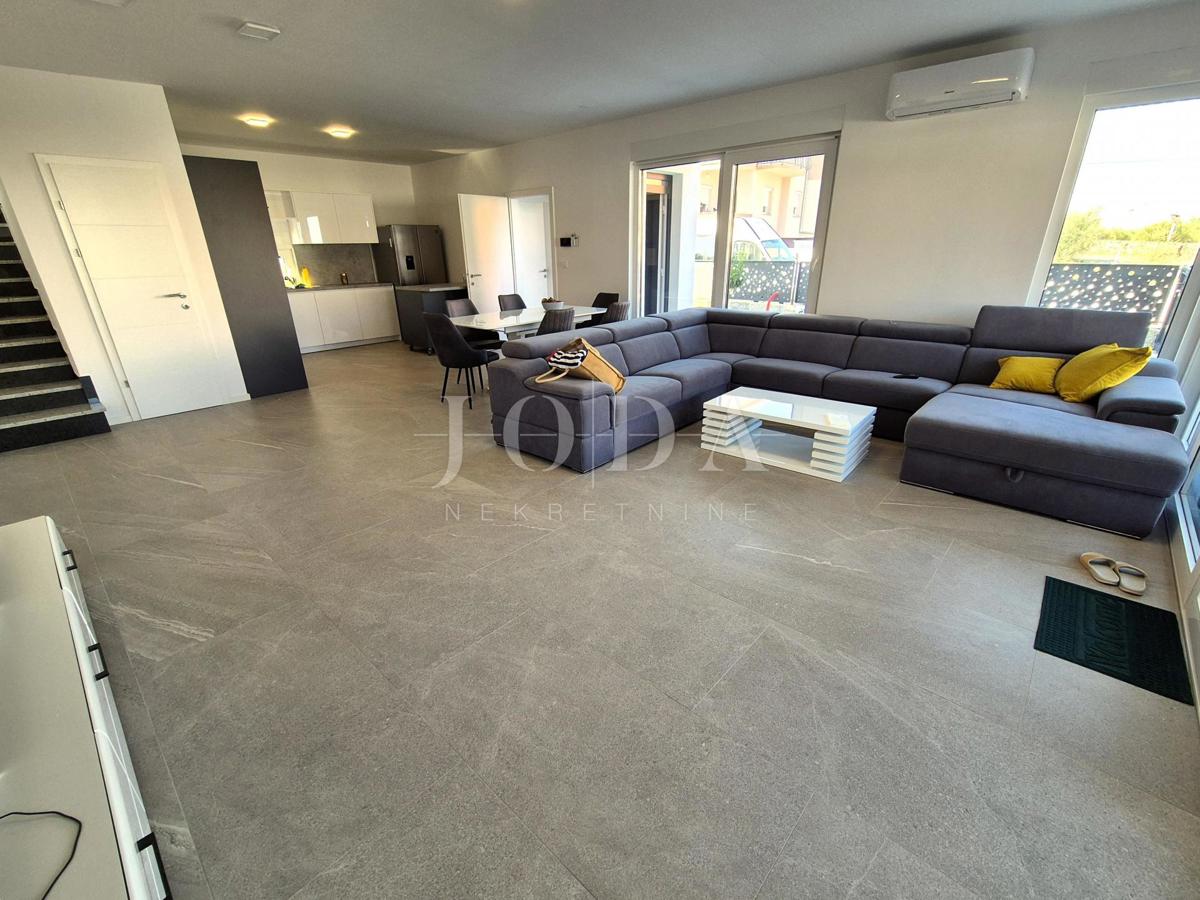 Malinska, nuova arredata con piscina