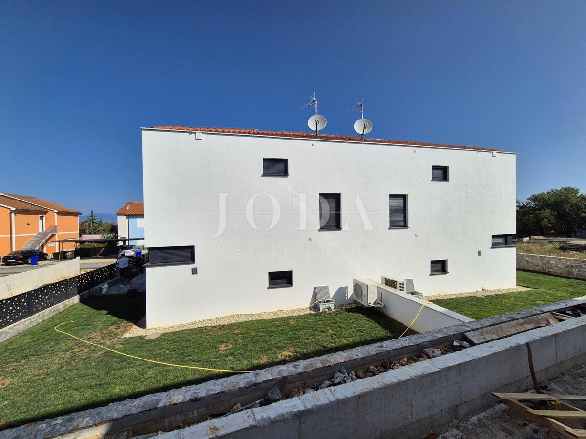 Malinska, nuova arredata con piscina