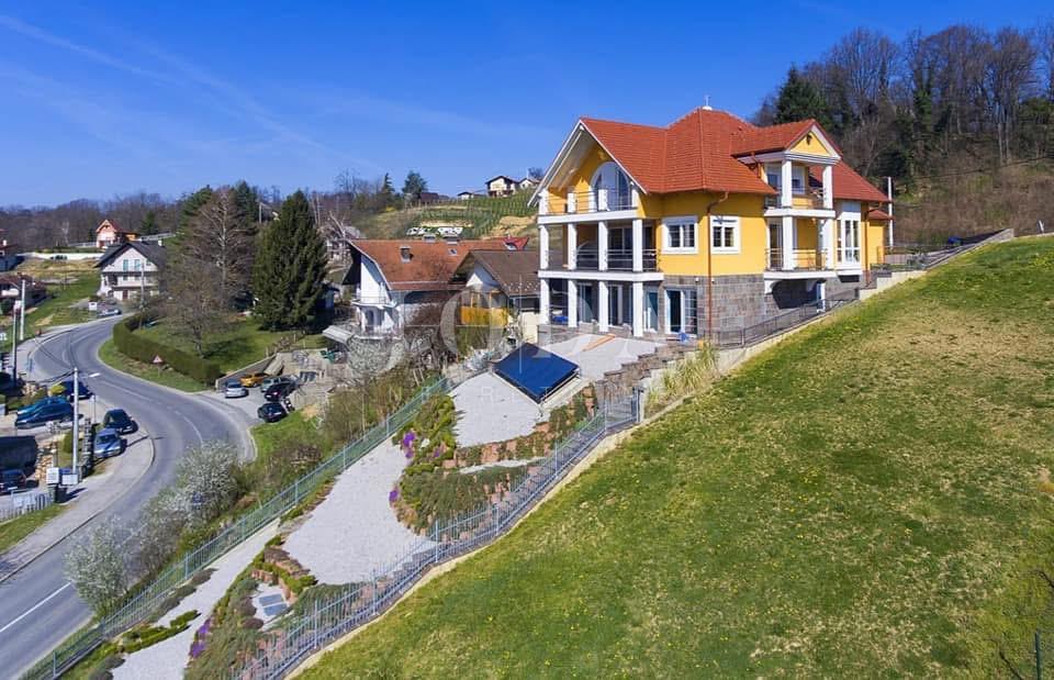 Varaždinske Toplice, casa in ottima posizione con piscina