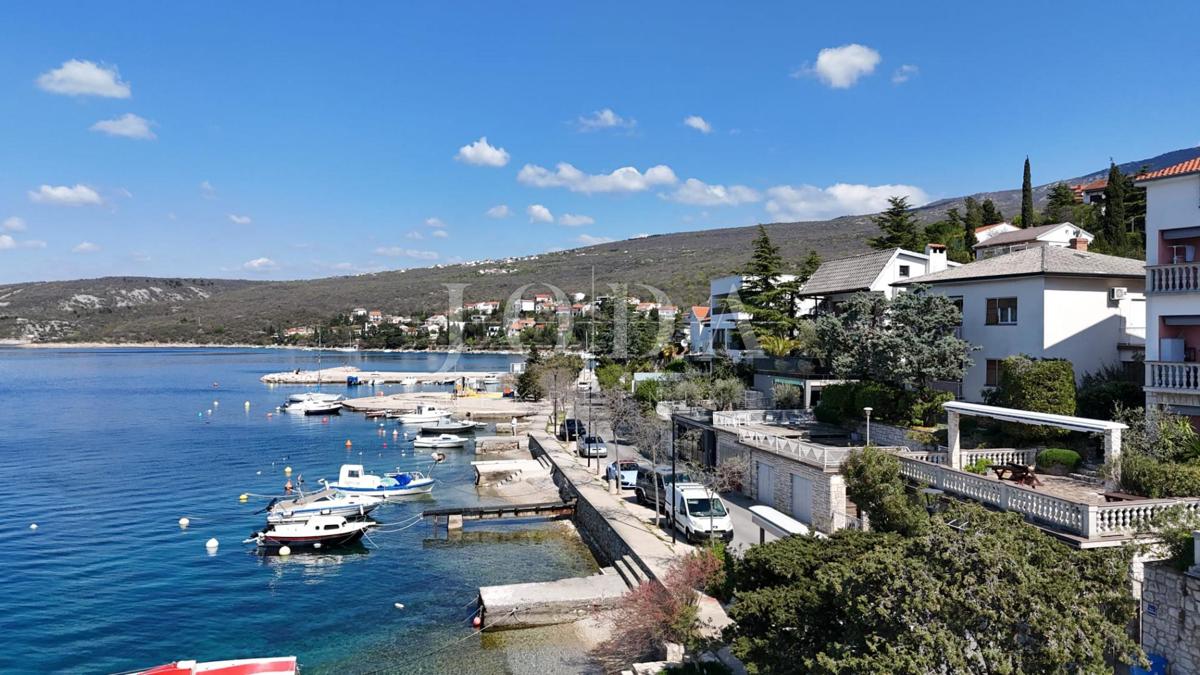 Appartamento Jadranovo prima fila al mare