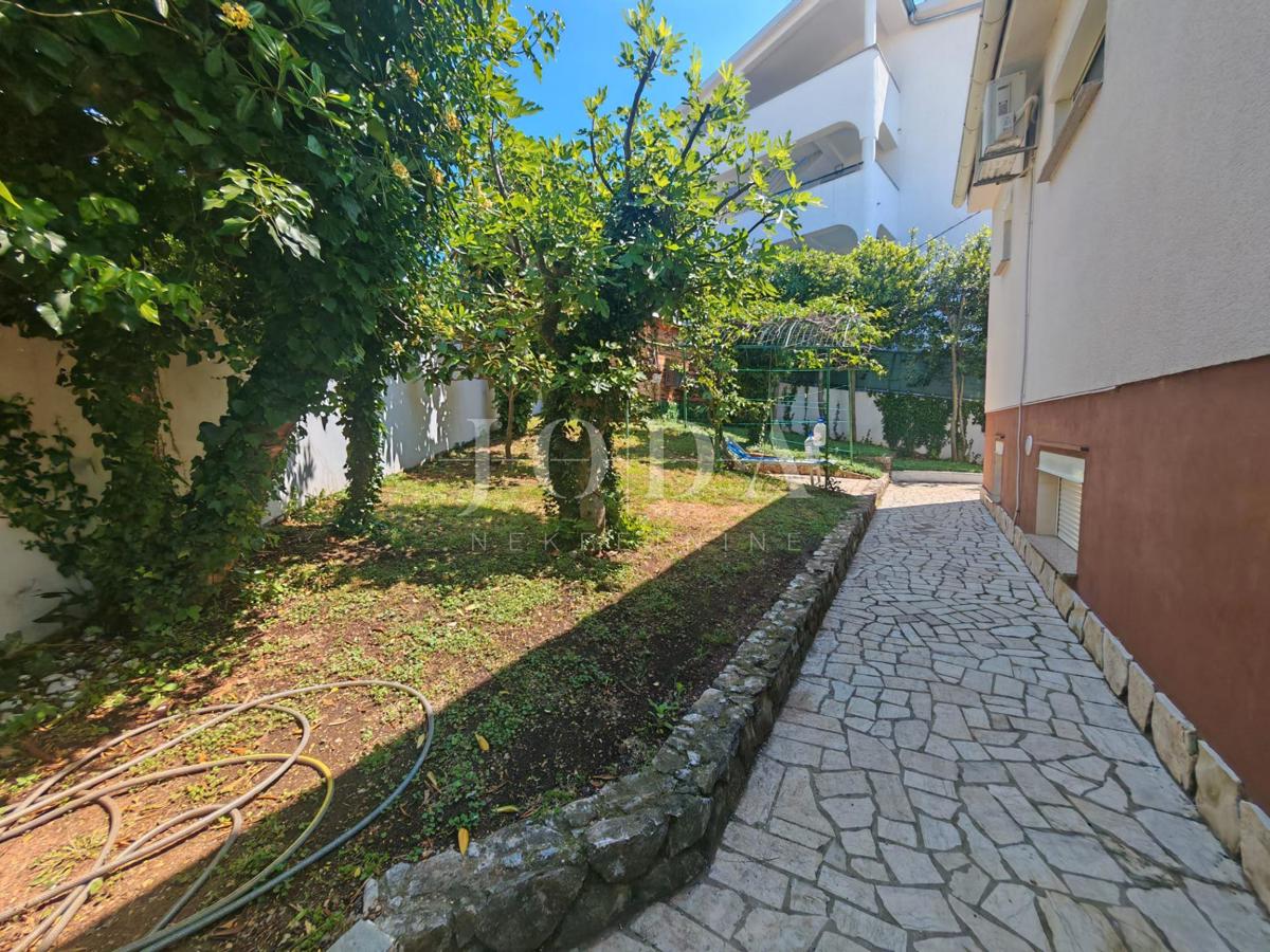 Casa con 3 appartamenti vicino al mare