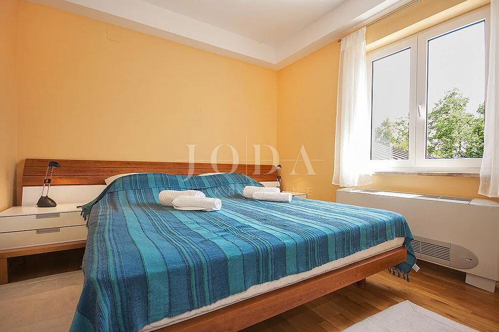 Novi Vinodolski casa con piscina