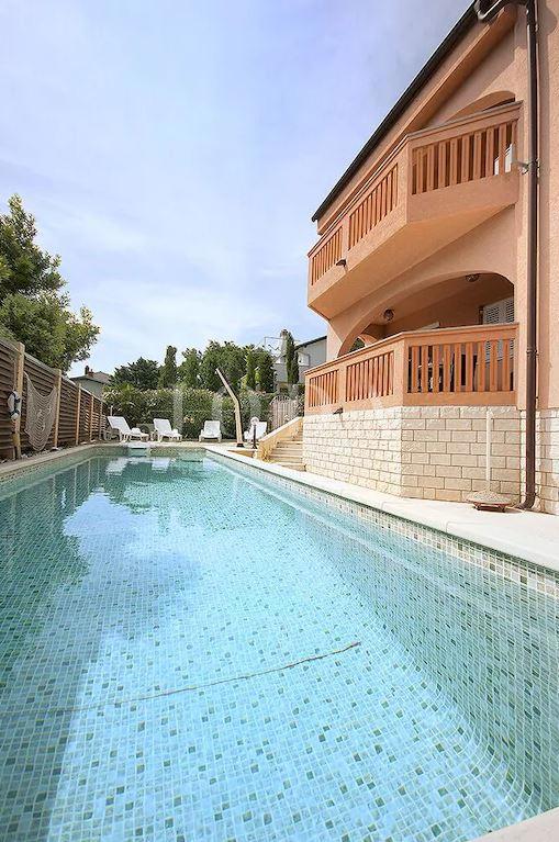 Novi Vinodolski casa con piscina