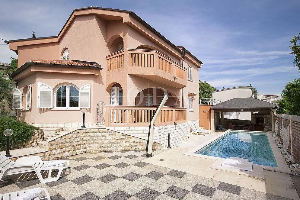 Novi Vinodolski casa con piscina