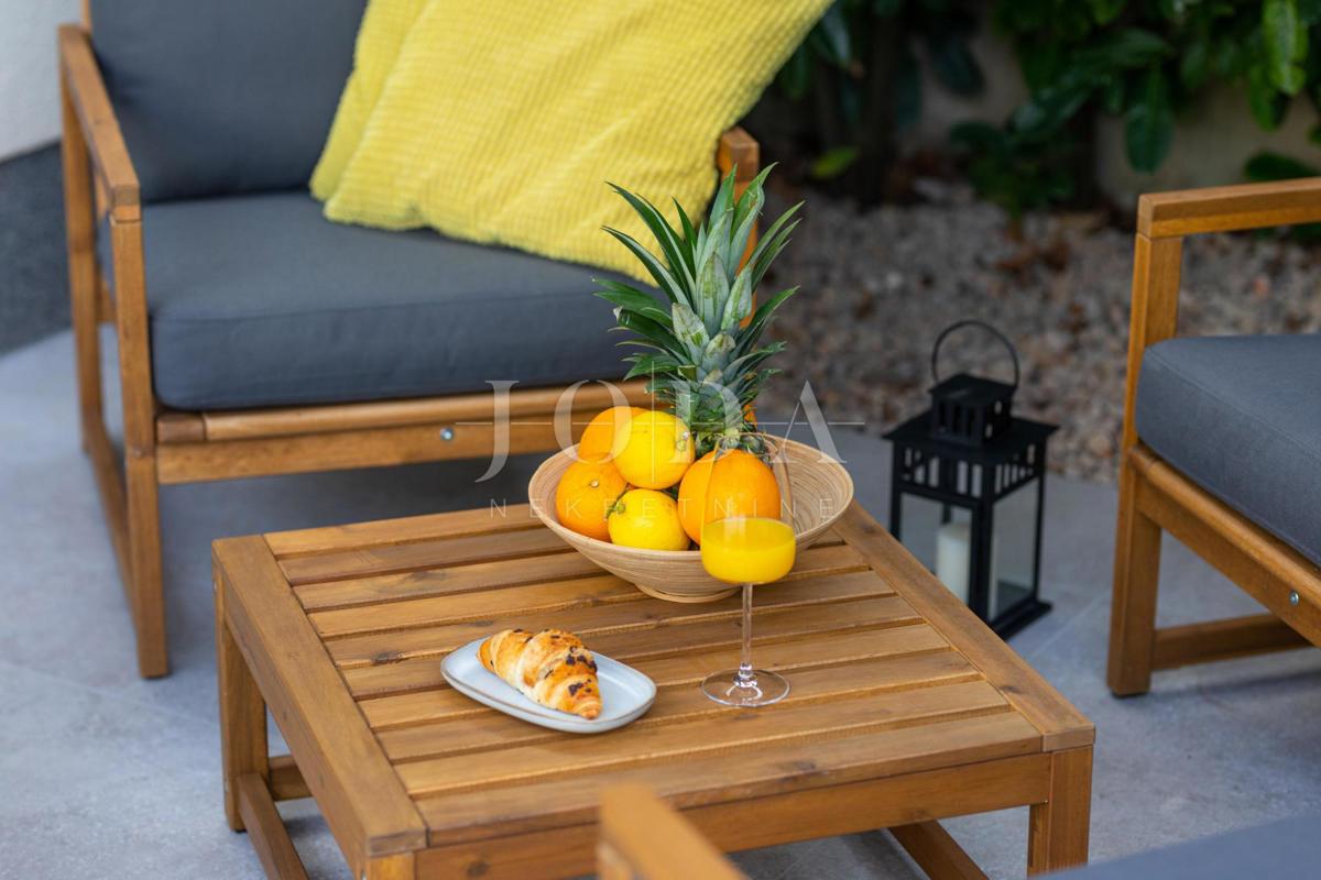 Bellissimo appartamento con giardino e vista mare!