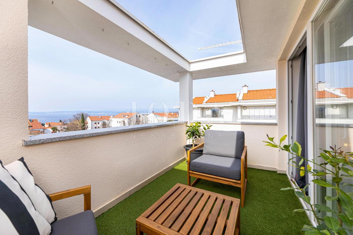 Bellissimo appartamento con giardino e vista mare!
