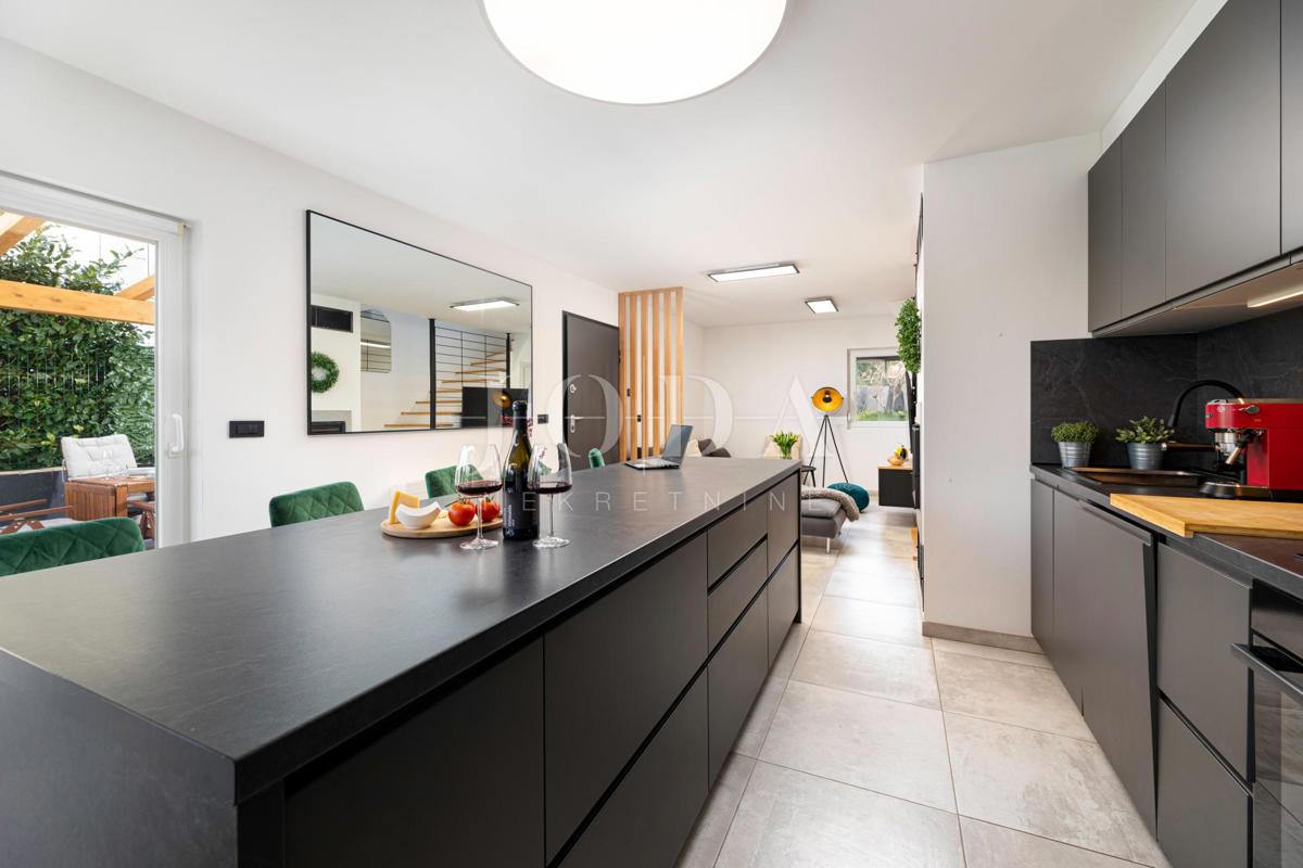 Casa con giardino e vista mare!