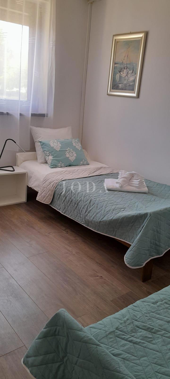 Vodice, casa con parcheggio in posizione eccellente